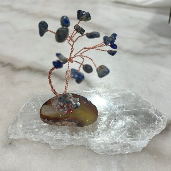 Lapis Lazuli Gemstone Bonsai Copper Wire Tree on Agate Slice 4in - Picture 3 of 4